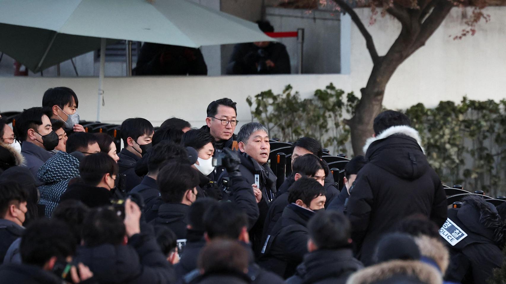 La detención del presidente de Corea del Sur queda suspendida tras los choques entre la Policía y su servicio de seguridad