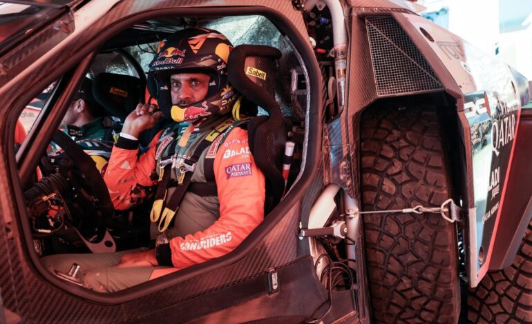 Al-Attiyah da el primer golpe contra un prudente Carlos Sainz en la etapa prólogo del Dakar