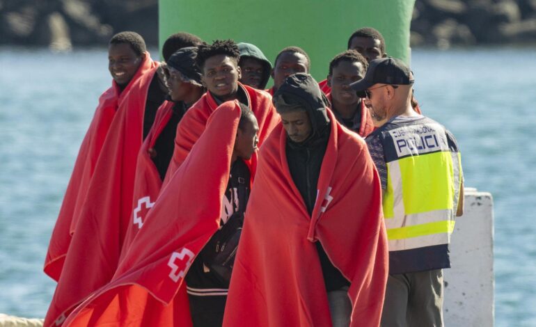 Frontex alerta de que la ruta canaria registra máximos de llegadas irregulares mientras la presión migratoria cae en la UE