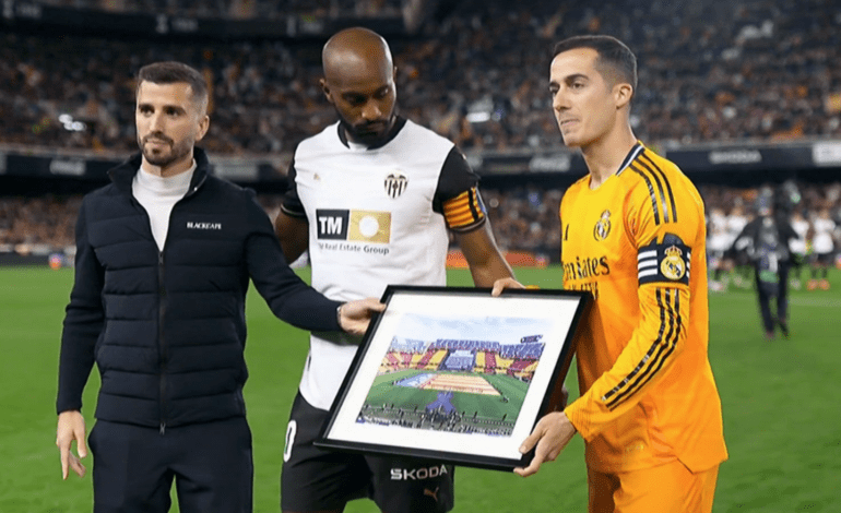 Este fue el emotivo homenaje del Valencia al Real Madrid en Mestalla durante el partido aplazado por la DANA