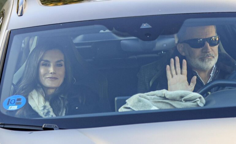 Felipe y Letizia acuden a casa de Jesús Ortiz para tomar el roscón de Reyes con la inesperada visita de Paloma Rocasolano