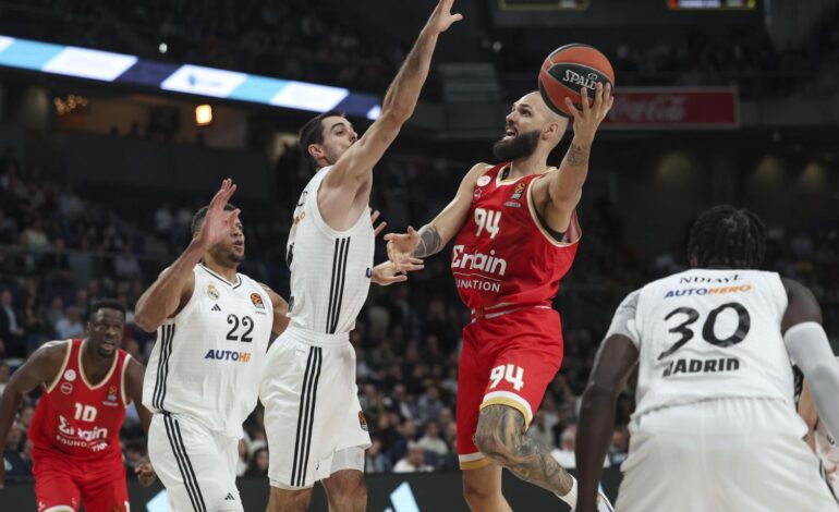 El Real Madrid pierde el invicto del nuevo año ante el recital de Fournier que lidera la victoria de Olympiacos en la Euroliga