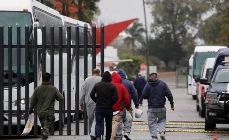 538 detenidos y más de 370 deportados en las primeras redadas antiimigrantes de Trump en 4 días de mandato