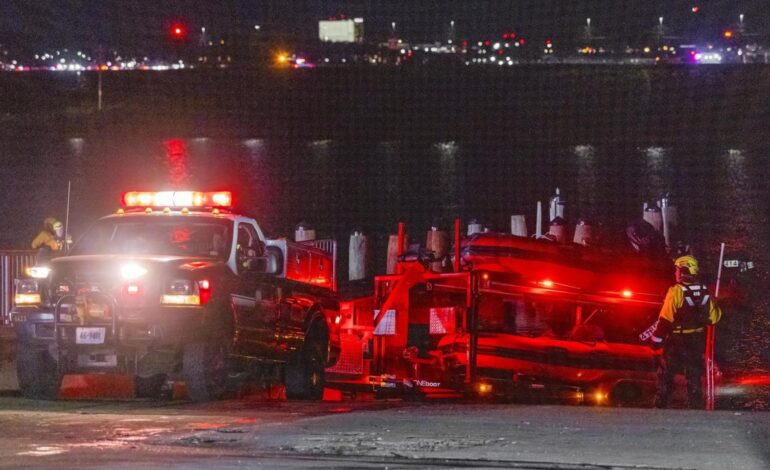 Última hora del accidente de avión en Estados Unidos, en directo | Los equipos de rescate buscan supervivientes en el río Potomac