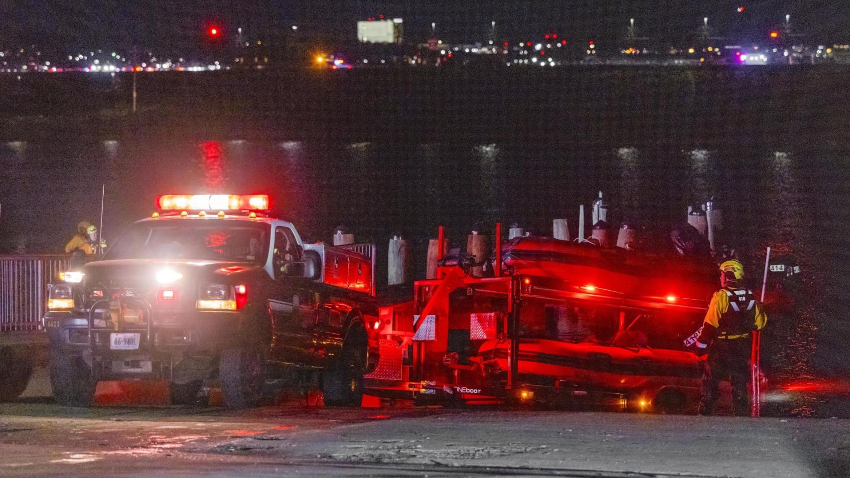 Última hora del accidente de avión en Estados Unidos, en directo | Los equipos de rescate buscan supervivientes en el río Potomac