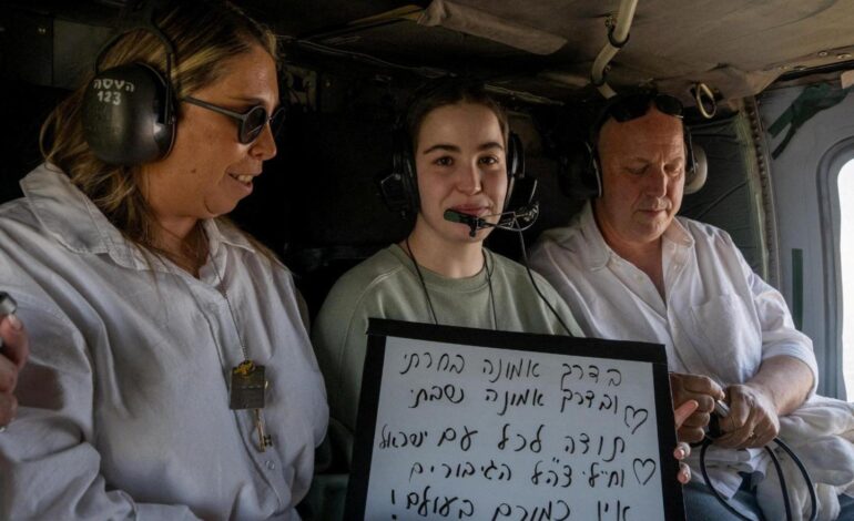 Indignación en Israel ante la humillante liberación de dos de sus rehenes que deja el alto el fuego con Hamás en el alambre