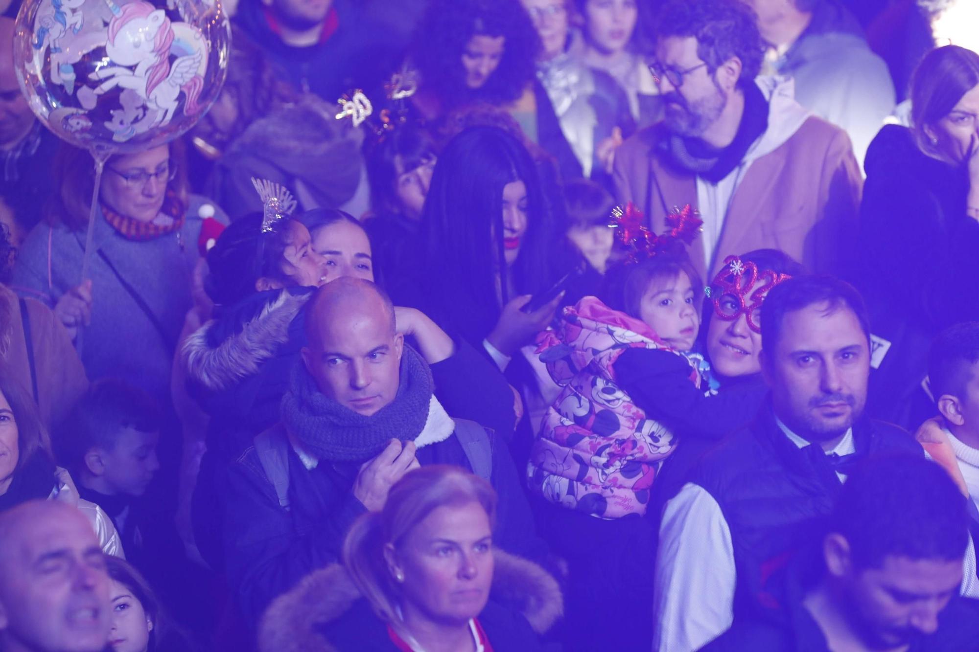 El "campanillas" en la Plaza Mayor de Gijón, en imágenes