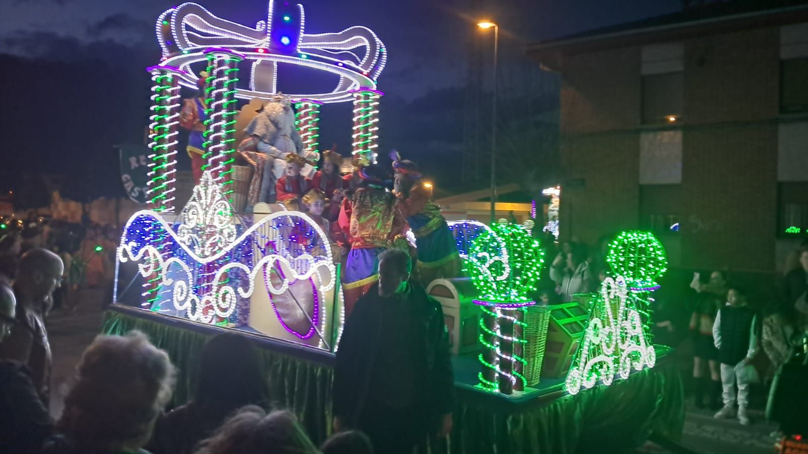 Así fueron las cabalgatas en Mieres y Langreo