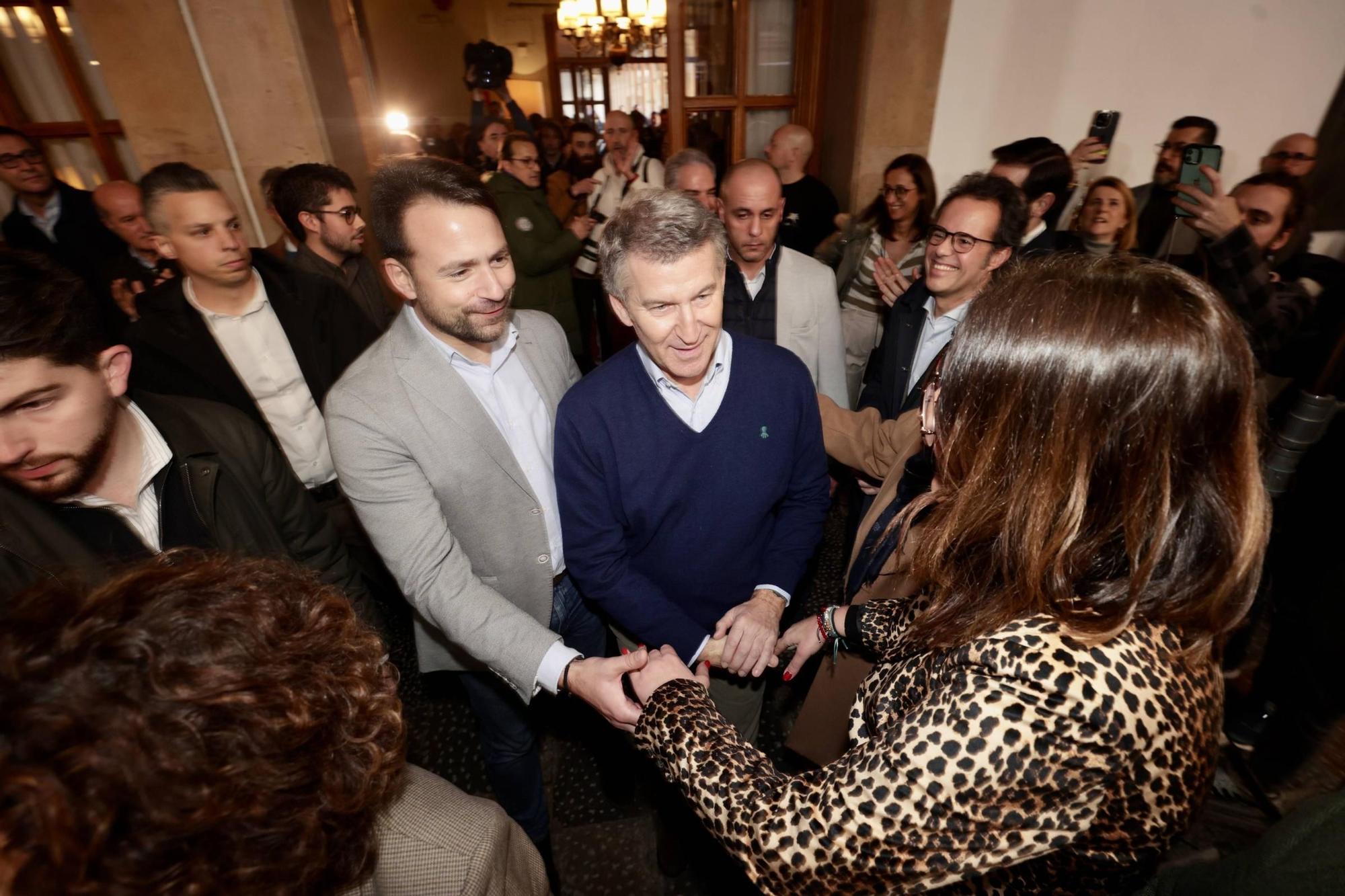 Feijóo clausura junto a Álvaro Queipo en Oviedo el acto de presentación de la 'Declaración de Asturias'