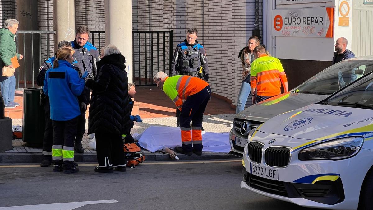 Fallece en plena calle de un infarto después de que la ambulancia que iba a socorrerle se accidentase