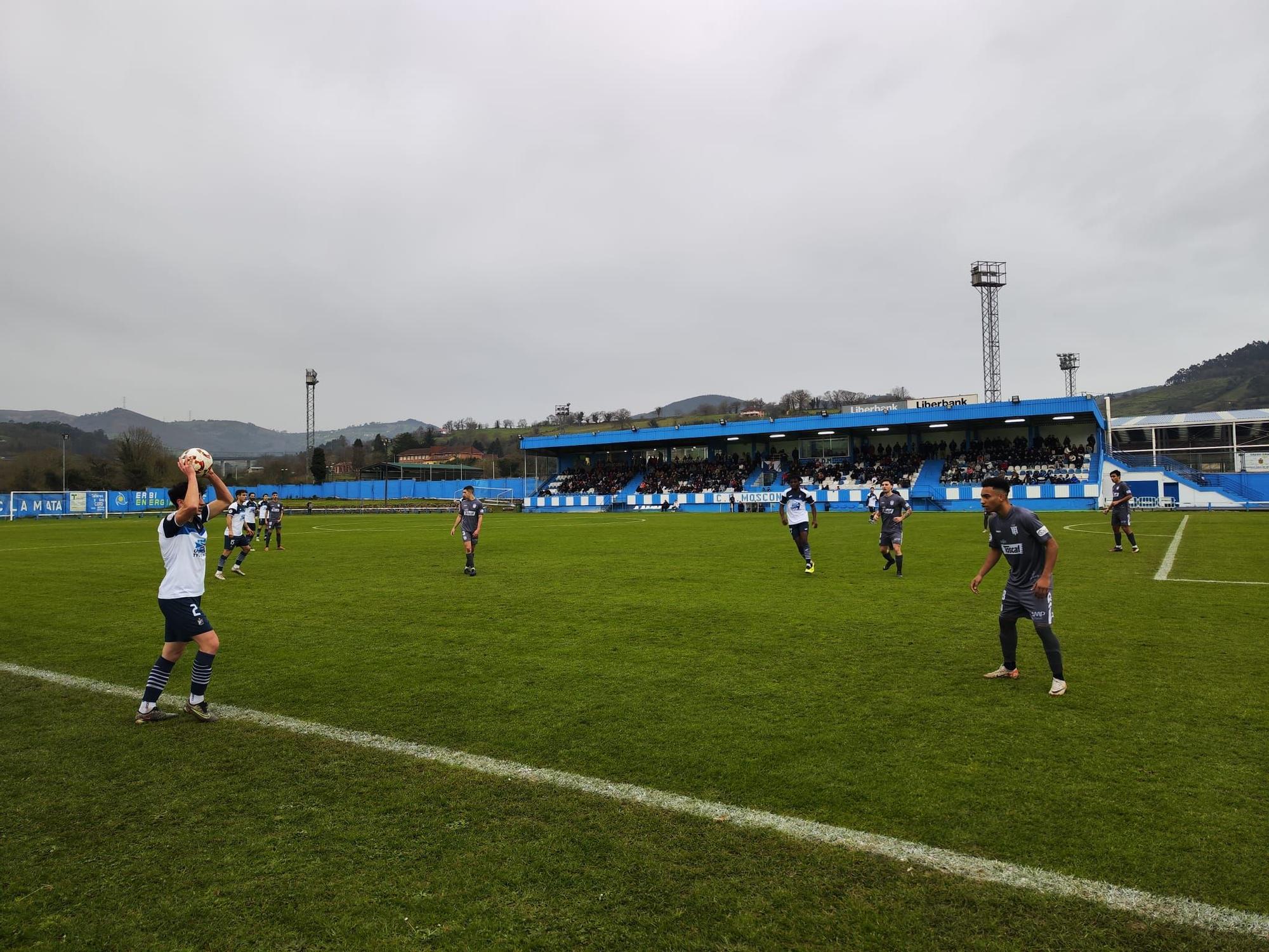 En imágenes: tarde de fútbol en el campo de Moscón