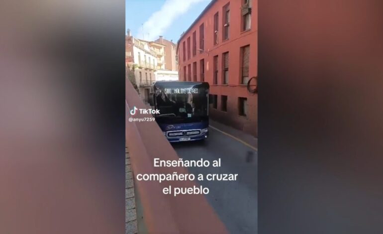 Esta calle de un municipio de Barcelona es una auténtica ‘ratonera’: así es como un conductor de autobuses logra salir