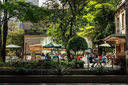 El jardín de la casa Das Rosas en São Paulo.