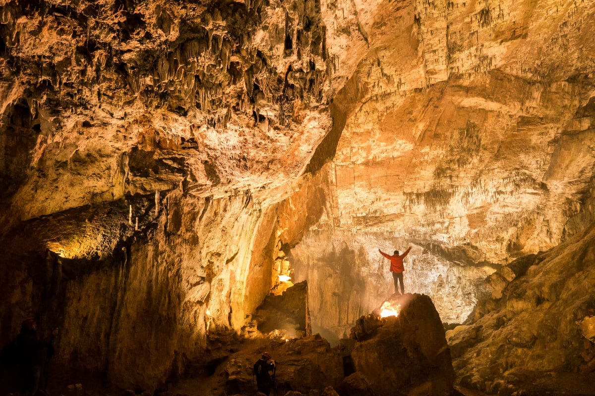 Esta cueva en León es una de las más impresionantes de España