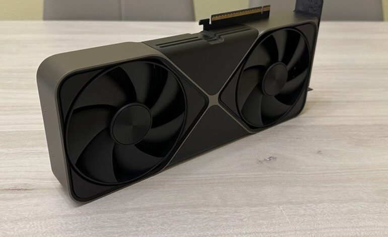 Qué fuente de alimentación necesito para una GeForce RTX 5080