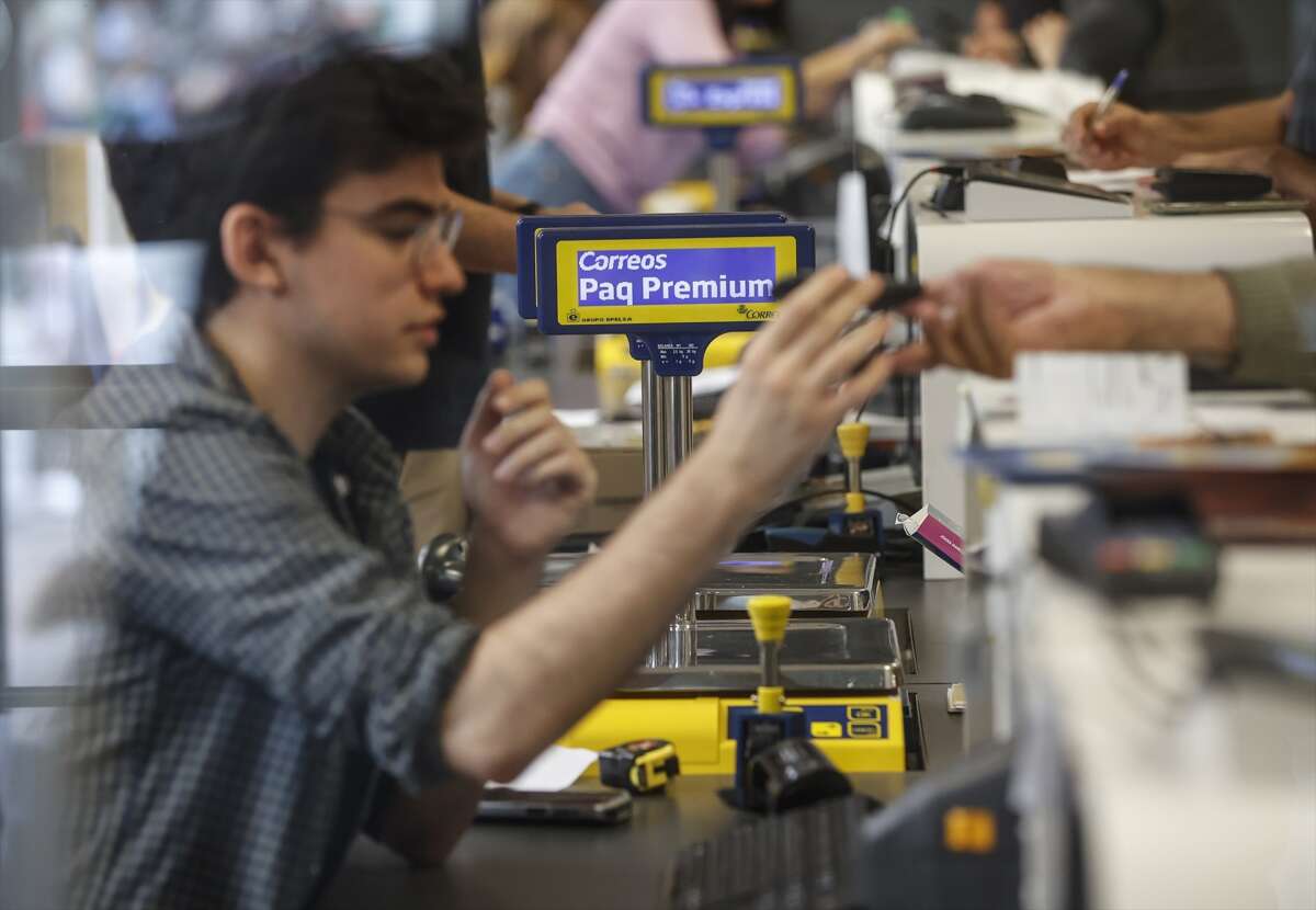 Trabajador de correos.