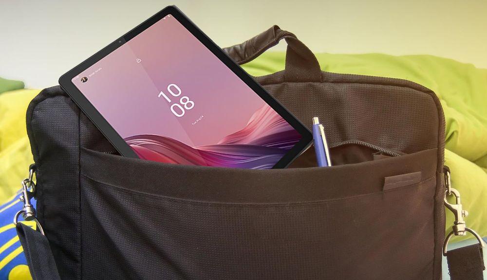 Lenovo Tab M9 en un bolso