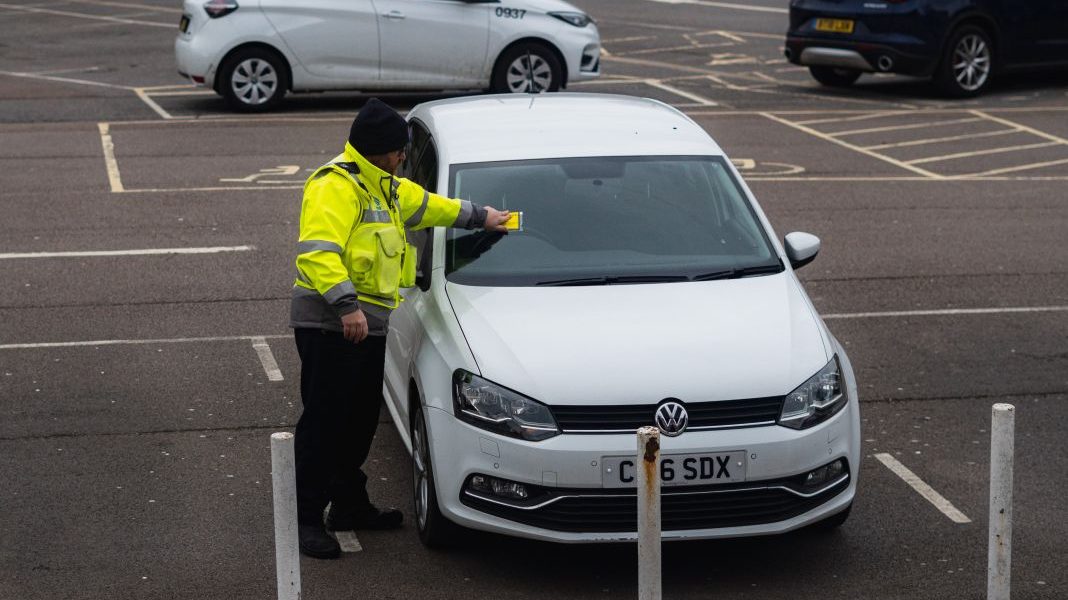 La multa que los agentes de movilidad te van a poner si estacionas en una plaza para personas con movilidad reducida