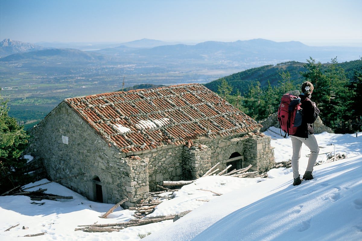 Al encuentro de ocho pozos de nieve en España, los frigoríficos de hace siglos | Escapadas por España | El Viajero