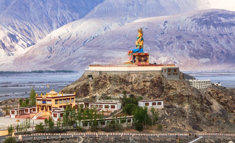 Ladakh: paisajes escarpados, antiguos monasterios y nomadismo en la India más serena | Viajes | El Viajero