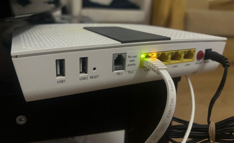 Qué usos tiene el puerto USB del router WiFi