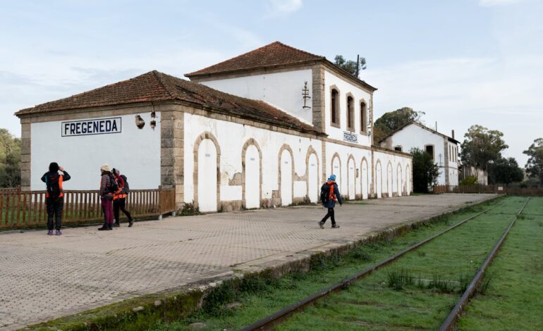 Un camino de hierro para descubrir las Arribes del Duero | Guía El Viajero 2025