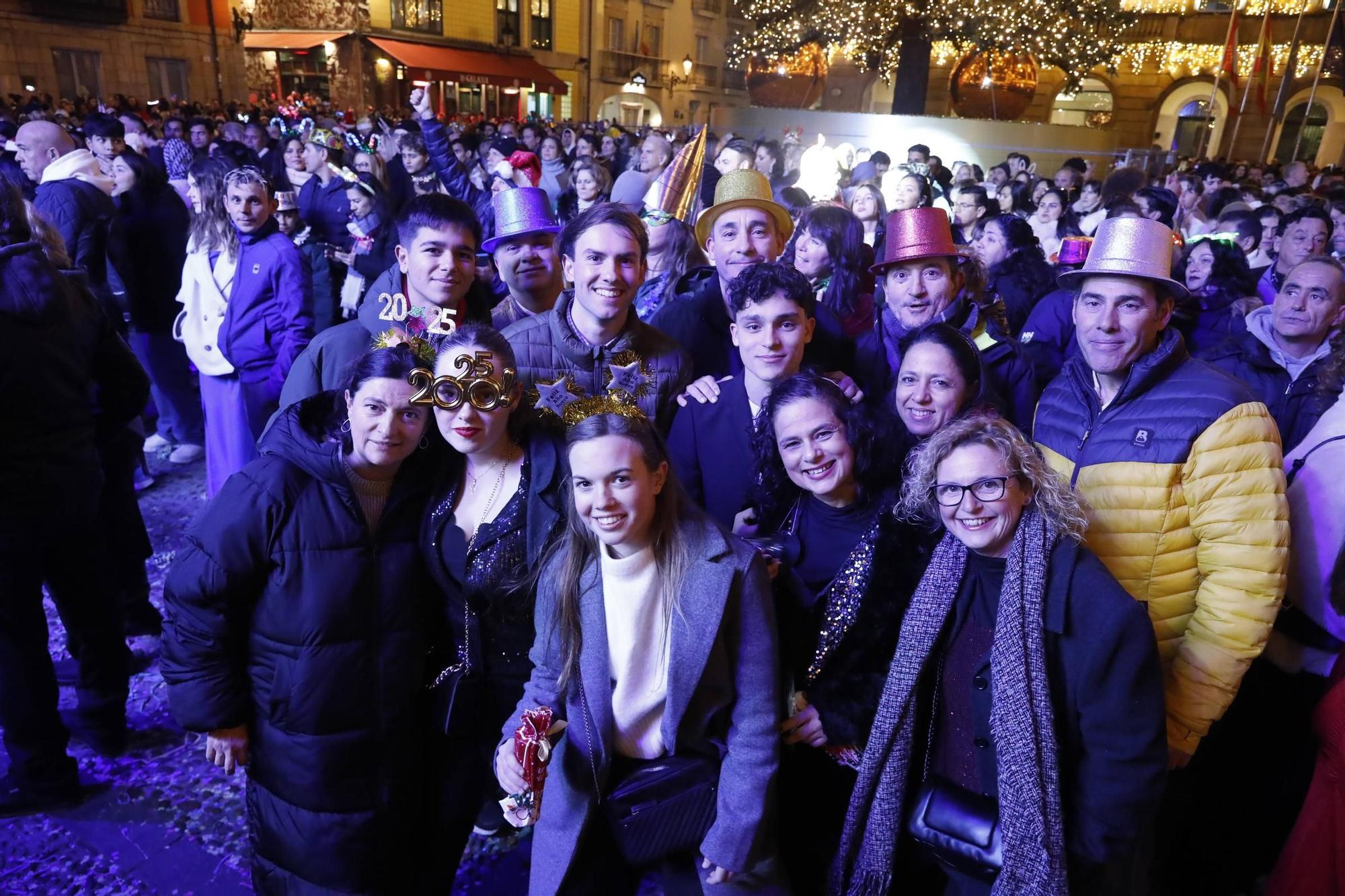 La plaza Mayor de Gijón, a rebosar para recibir al 2025