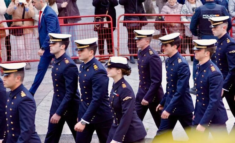 En imágenes | La princesa Leonor embarca en el buque Juan Sebastián Elcano