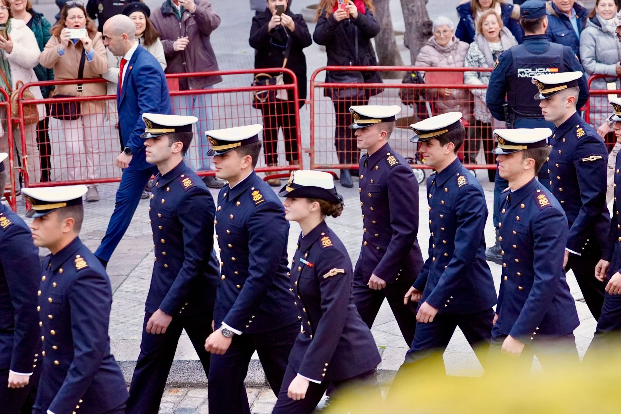 11/01/2025. Cádiz. La Princesa de Asturias, Leonor Borbón Ortiz a la entrada de la Iglesia de Santo Domingo en Cádiz donde los Guardiamarinas acudieron a misa antes de partir a bordo del buque escuela Juan Sebastián Elcano. EFE/Román Ríos.