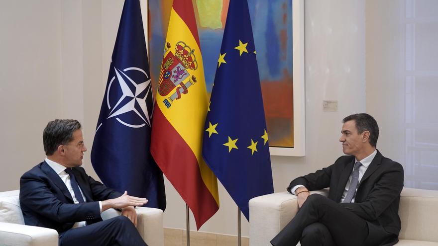 Pedro Sánchez, presidente del Gobierno, recibe al Secretario General de la OTAN, Mark Rutte, en el Palacio de la Moncloa.