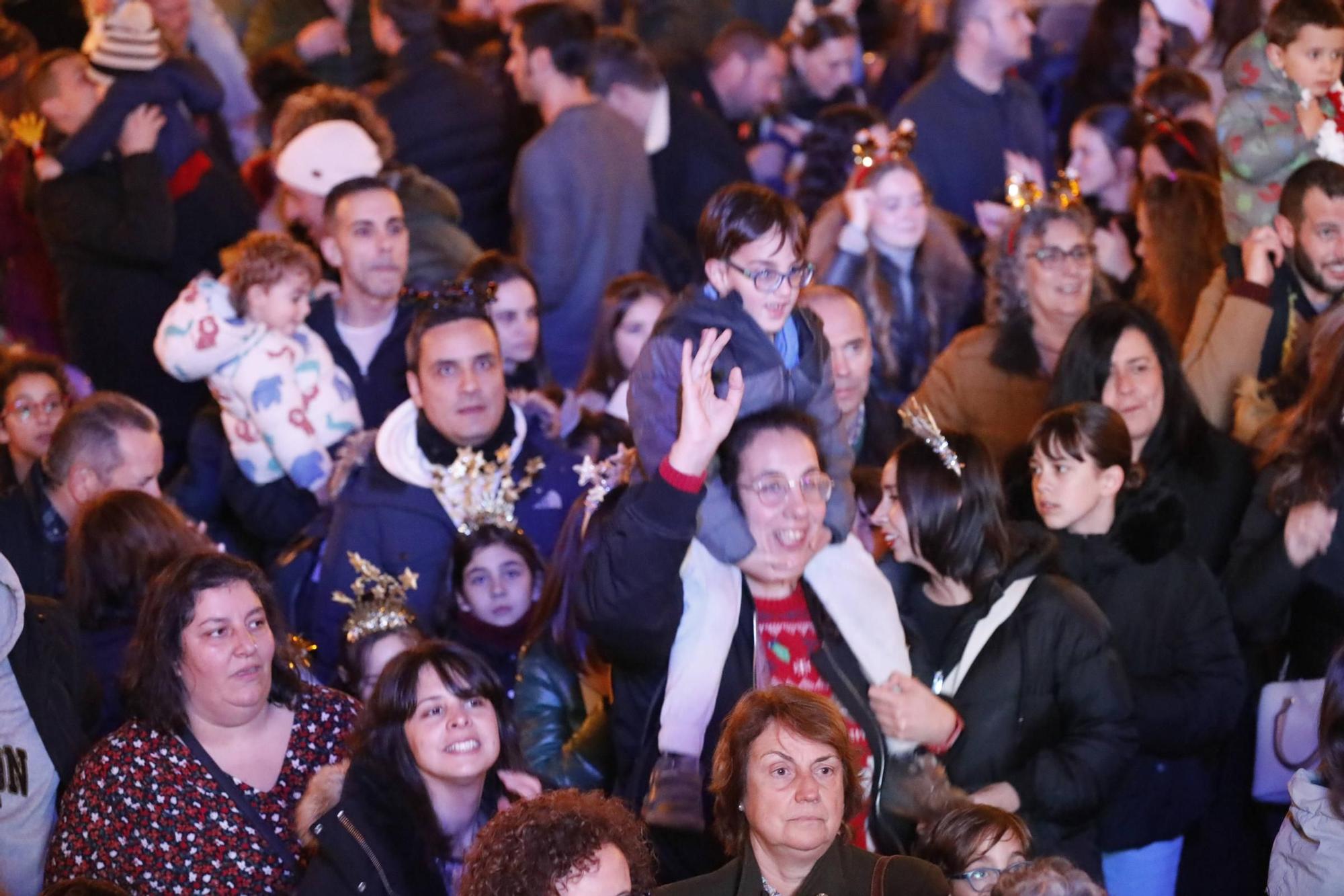 El "campanillas" en la Plaza Mayor de Gijón, en imágenes