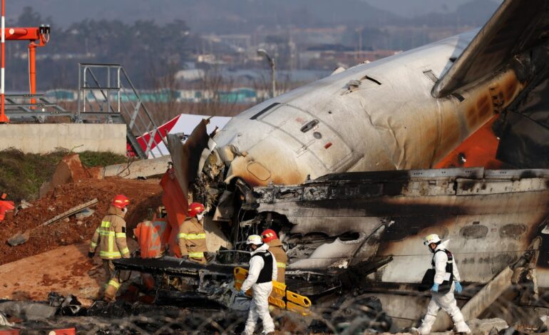 La caja negra del avión de Corea del Sur dejó de funcionar cuatro minutos antes del accidente