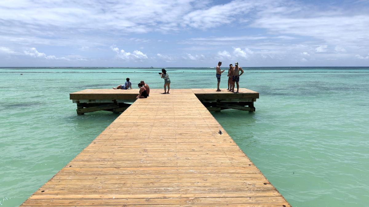 Mueren tres turistas y otro está desaparecido al ser arrastrados por la corriente en una playa de República Domicana