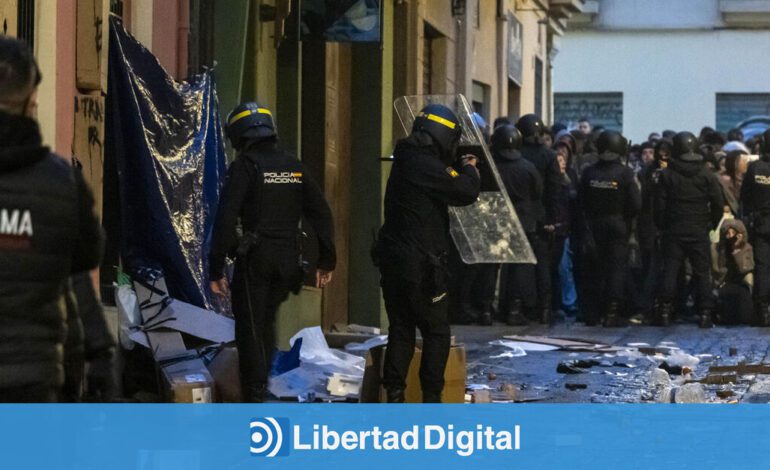 Los okupas del altercado en Granada acuerdan irse en dos meses y presumen de «ética» pero «pedían un año»