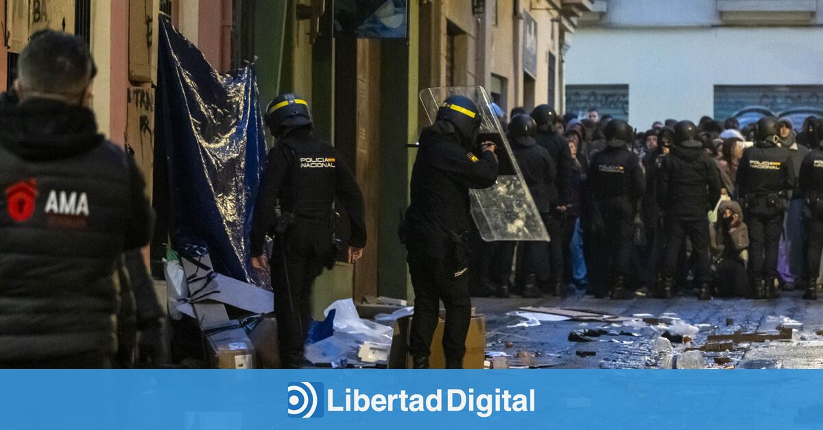 Los okupas del altercado en Granada acuerdan irse en dos meses y presumen de «ética» pero «pedían un año»