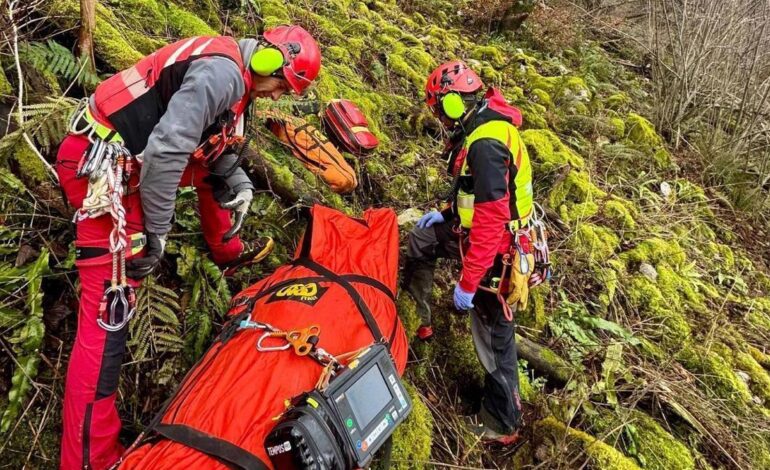 RESCATE DE MONTAÑA | Herido grave un cazador al despeñarse en el bosque de Peloño, en Ponga