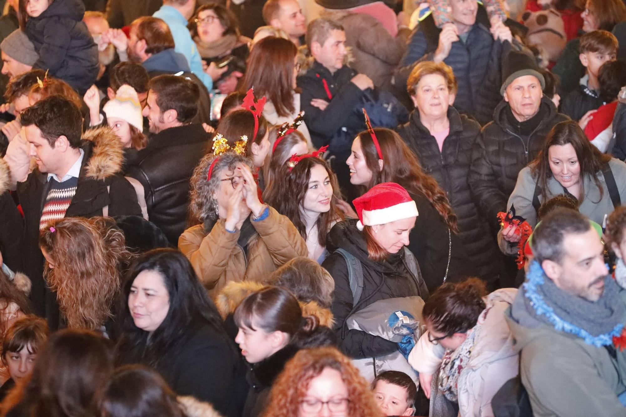 El "campanillas" en la Plaza Mayor de Gijón, en imágenes