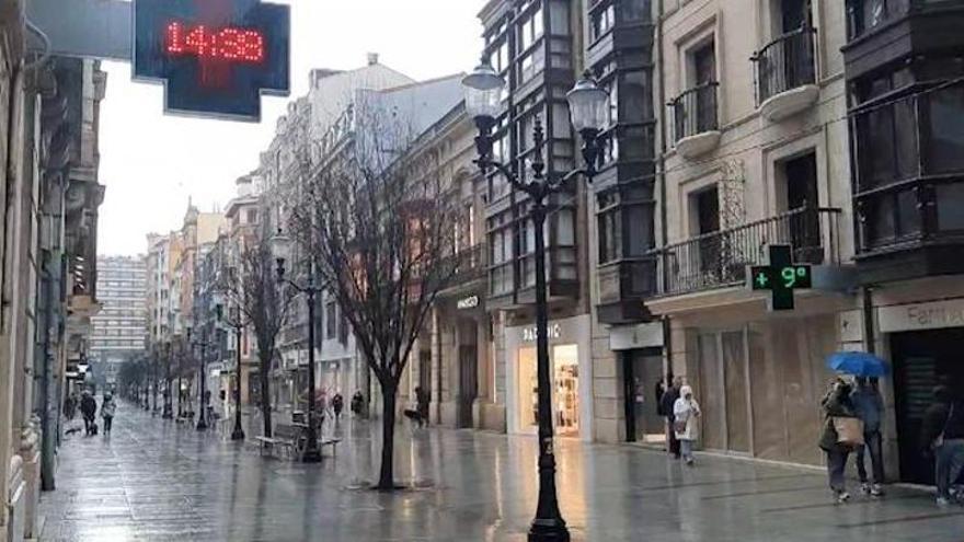 VÍDEO: Gijón amanece con una jornada de bajas temperaturas y fuertes vientos