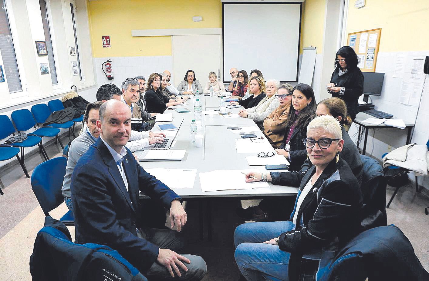 El Consejo de Salud celebrado en Gijón después del paro de la expansión de Cabueñes, en imágenes