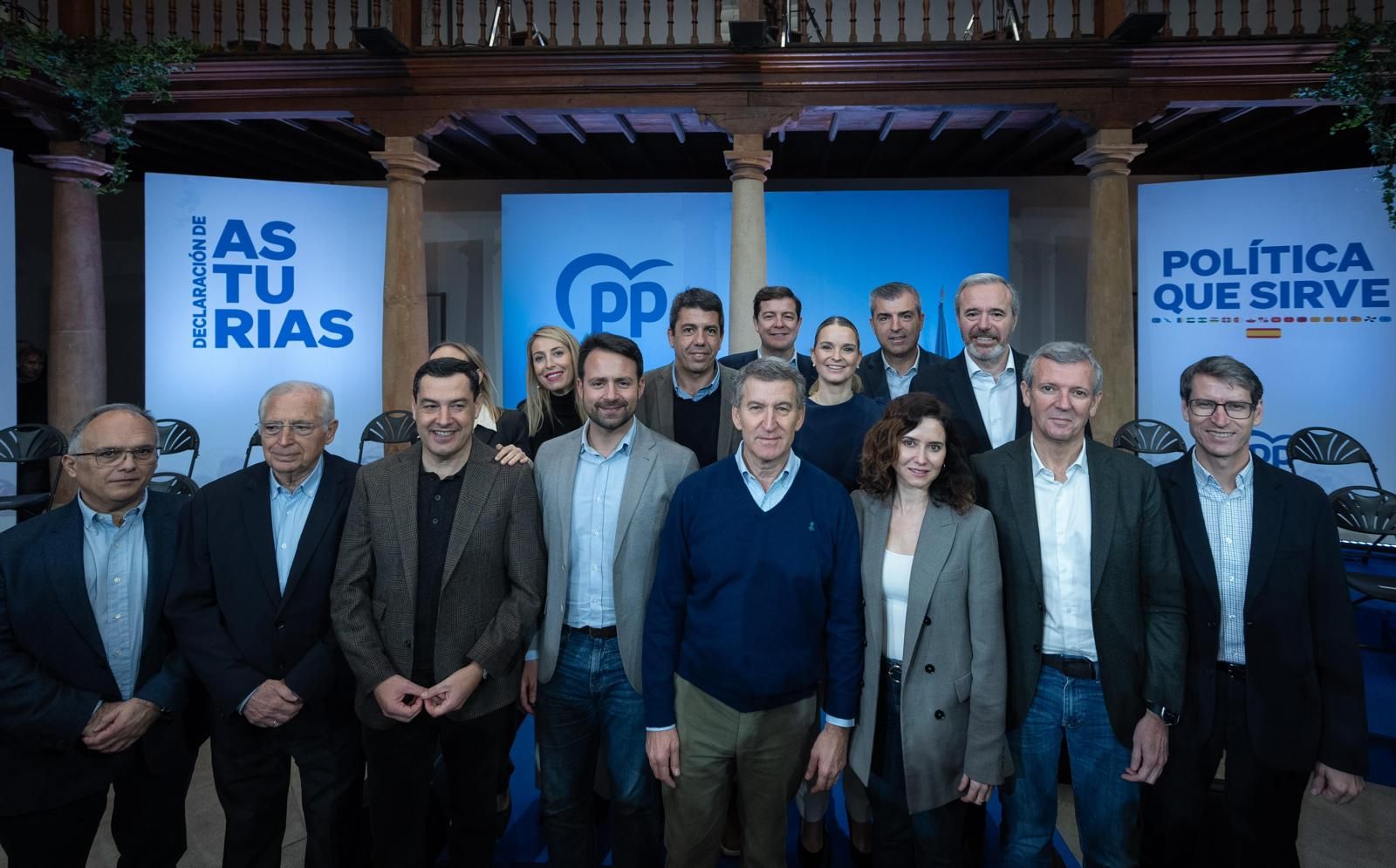 Feijóo clausura junto a Álvaro Queipo en Oviedo el acto de presentación de la 'Declaración de Asturias'