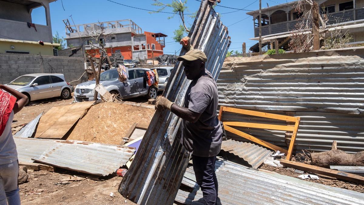 Torrentes de lodo azotan el sur de Mayotte tras la llegada de la tormenta tropical ‘Dikeledi’