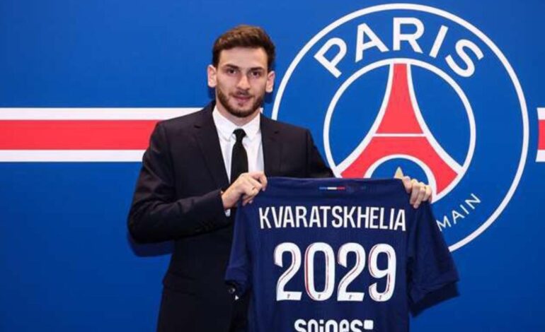 El PSG cierra el fichaje de Kvaratskhelia por 70 millones