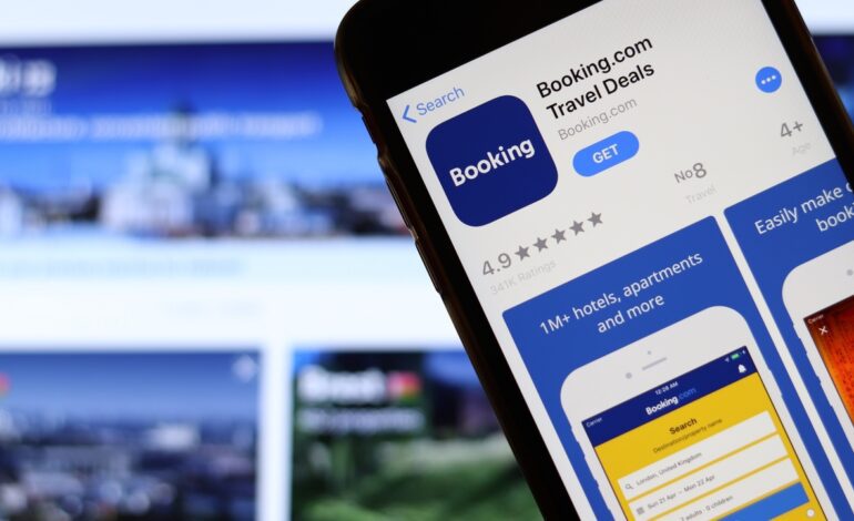 Booking no se plantea desinvertir en España pese a la multa de Competencia y las trabas a los pisos turísticos