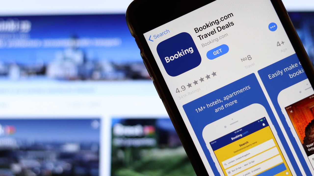 Booking no se plantea desinvertir en España pese a la multa de Competencia y las trabas a los pisos turísticos