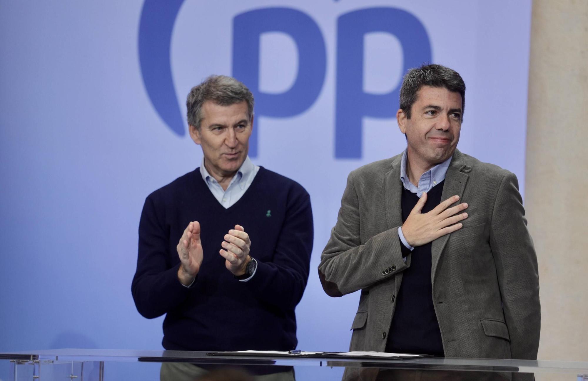 Feijóo clausura junto a Álvaro Queipo en Oviedo el acto de presentación de la 'Declaración de Asturias'