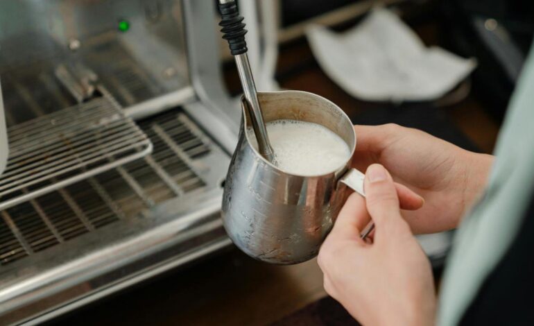 Despiden a un camarero en A Coruña por insultar a un cocinero sobre su peso