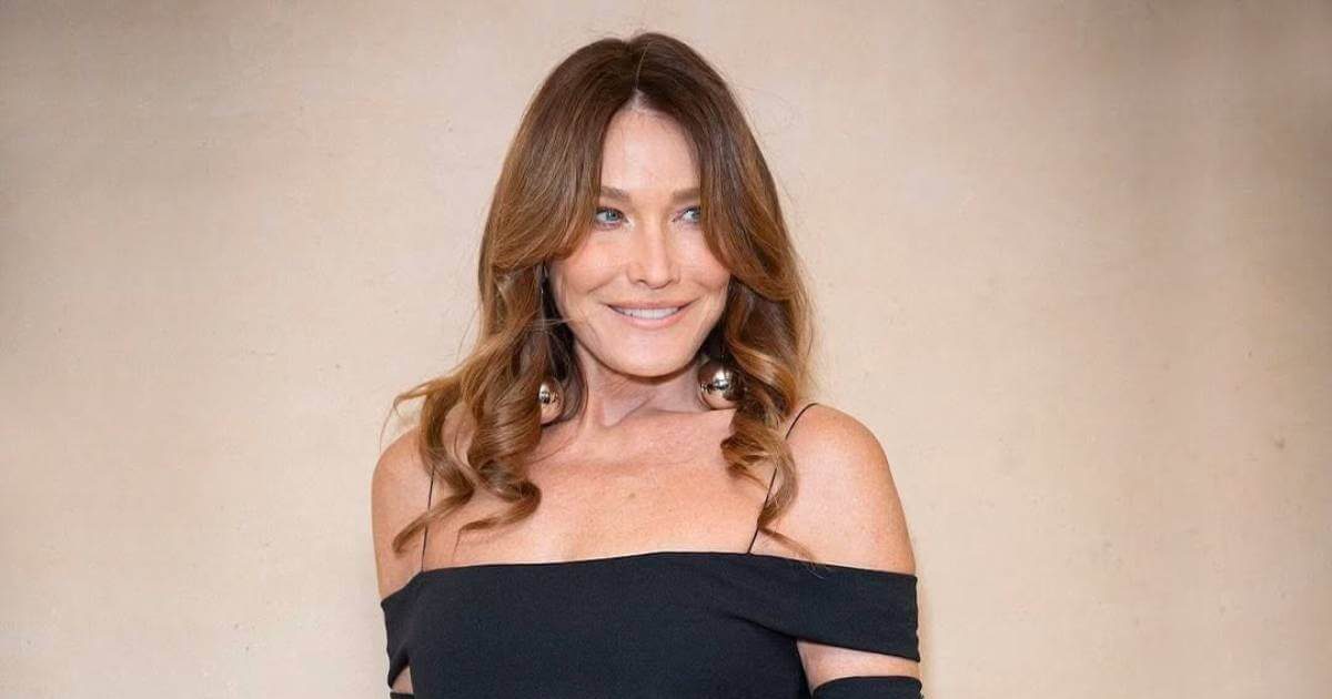 Carla Bruni o cómo llevar el pelo ondulado con estilo a partir de los 55 y acertar