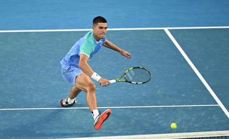 Carlos Alcaraz cede ante Alex de Miñaur en una exhibición previa al Open de Australia