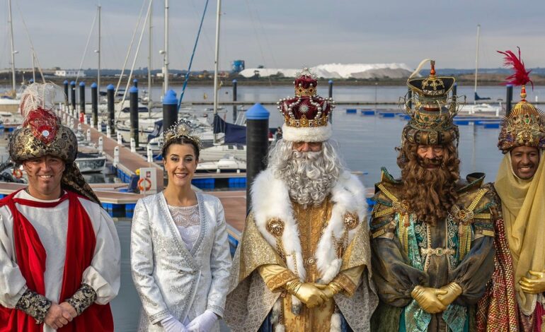 Carolina Marín guía a los Reyes Magos en la cabalgata de Huelva