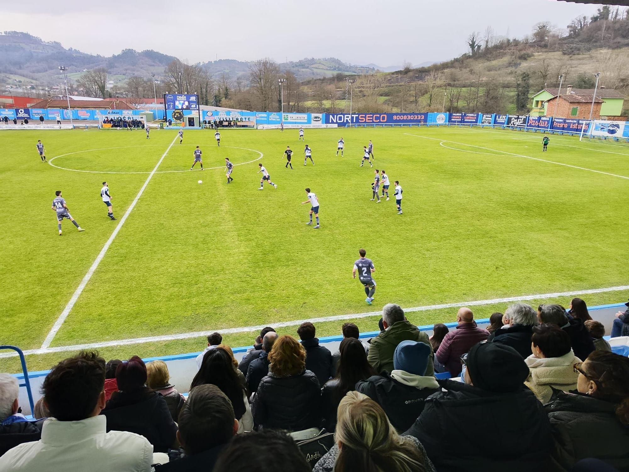 En imágenes: tarde de fútbol en la cancha de Moscón